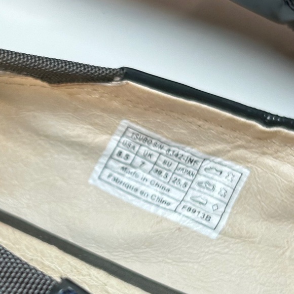 Tsubo Grey Patent Leather Flats | 8.5 - Picture 2 of 2